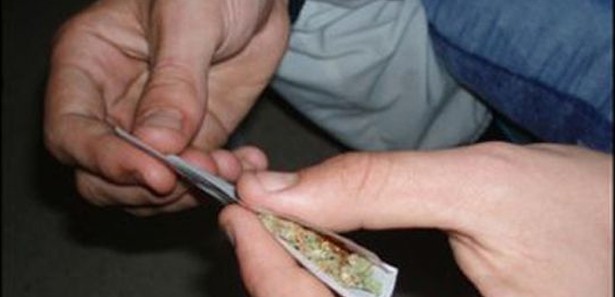 Yılbaşında uyuşturucu satamadan yakalandılar