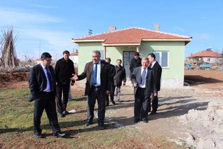 Evi yanan engelliye kaymakamlıktan ev