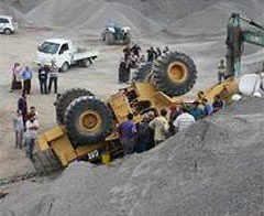 Rize'de iş makinesi devrildi: 1 ölü, 1 yaralı