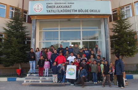 Kimsesiz öğrencilere kıyafet yardımı