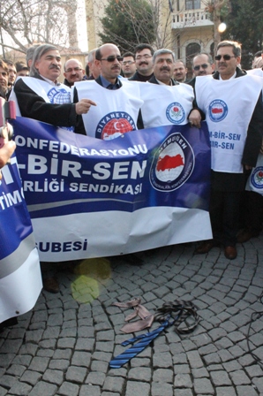 Kıyafet dayatması insan haklarına aykırı