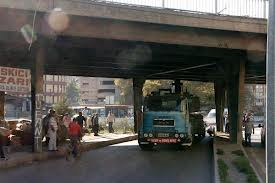 Tır köprüye takıldı VİDEO