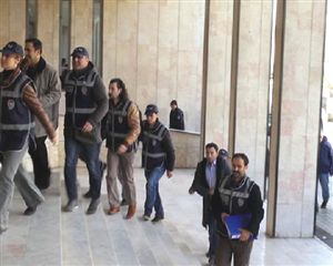 Profesör ve Doçente kürtaj tutuklaması