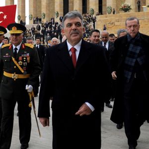 Hata gördüğümde uyarırım