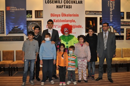 Lösemili çocuklar yemekte buluştu