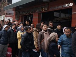 Açıköğretim öğrencilerinin kimlik bekleyişi