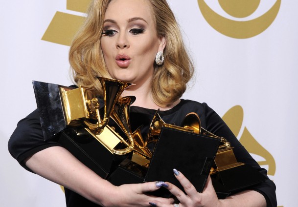 En çok Adele albümü sattı