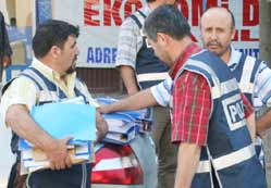 23 kişi gözaltına alındı