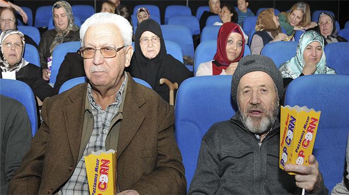 Yaşlıların sinema keyfi