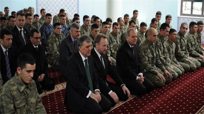 Çankaya'da cuma namazı