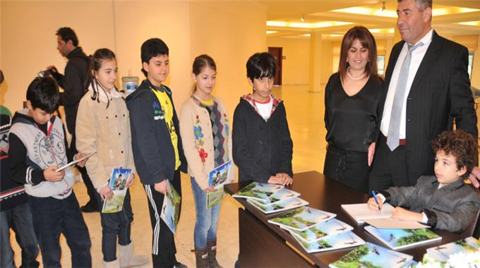 8 yaşında kitap yazdı