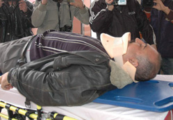Polis otosu ağaca çarptı
