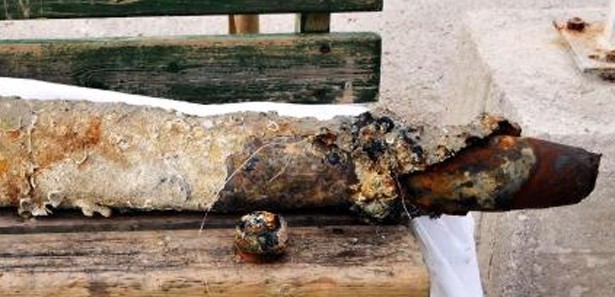 Ağlarına top mermisi takıldı