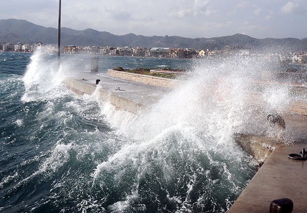 Denizlerde fırtına uyarısı