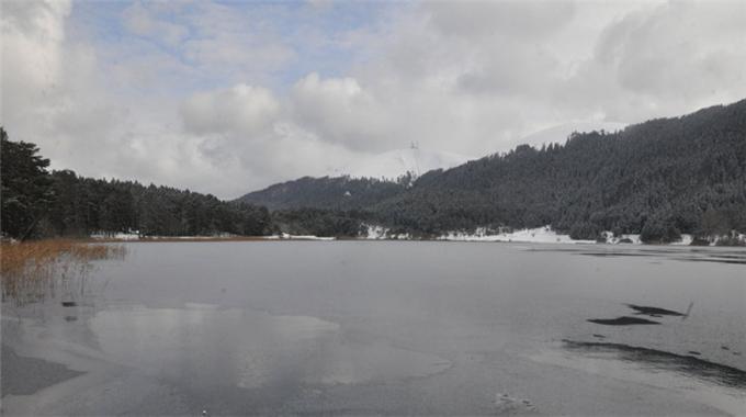Abant Gölü dondu