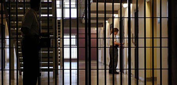 Kuveyt emirine hakarete 2 yıl hapis