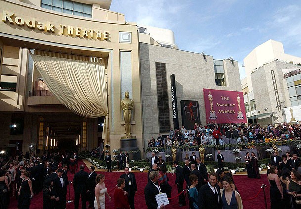 Oscar töreninde Bond sürprizi