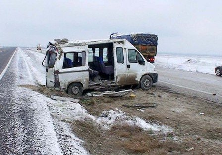 Öğrenci taşıyan minibüs takla attı: 13 yaralı