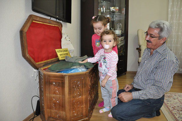 Anne, babamı koklayalım mı?