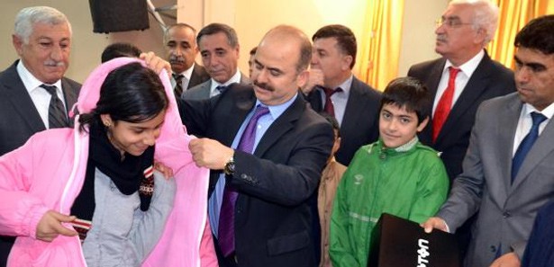 Siirt'te 8 bin öğrenciye kışlık giysi yardımı