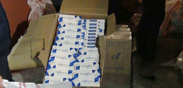 Benzin deposundan bin 320 paket sigara çıktı