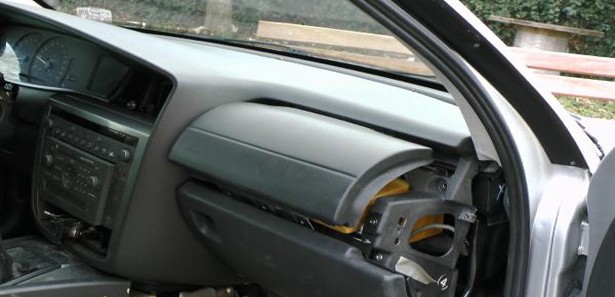 Otomobilin hava yastığında 3 kilo eroin bulundu
