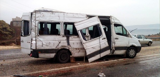 Şanlıurfa'da minibüs kazası: 2 ölü, 10 yaralı