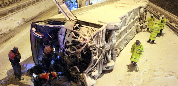 Devrilen otobüste kış lastiği yok!