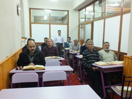 Akşehir’de camilerde akşam kursları sürüyor