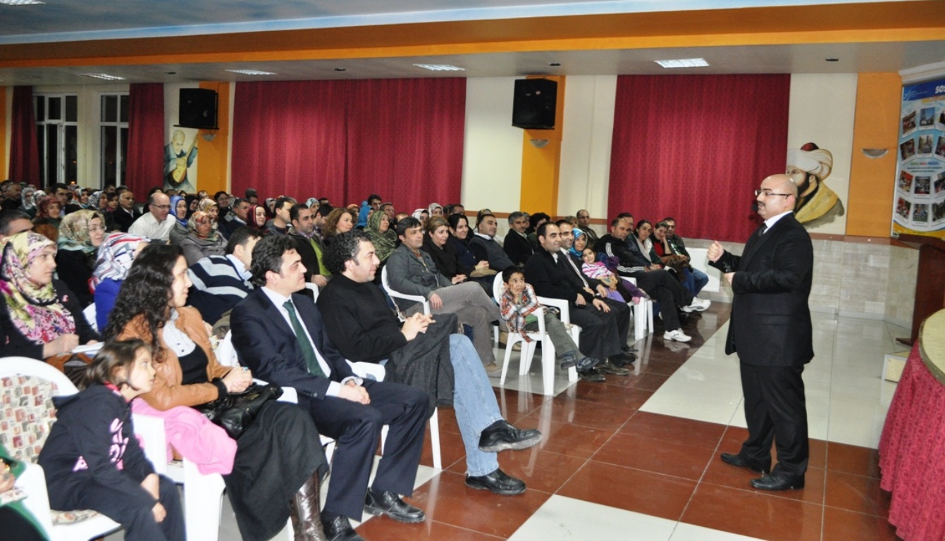 M. Aymaz’da velilere aile içi iletişim semineri