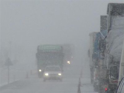 Tır ve otomobil devrildi, Konya- Afyonkarahisar karayolu ulaşıma kapandı