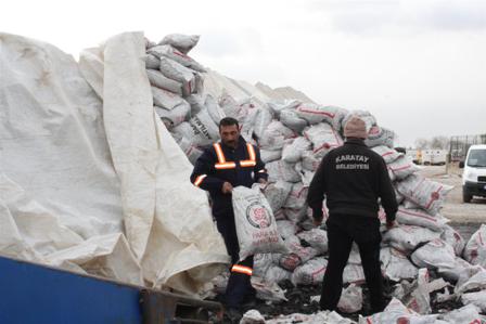 Karatay'da dar gelirli ailelere kömür dağıtımı devam ediyor