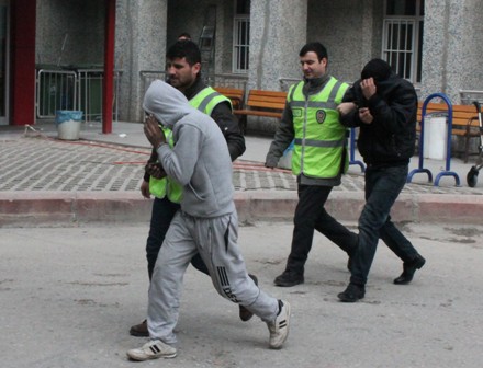 Yardım kutusundaki 8 lirayı çaldılar