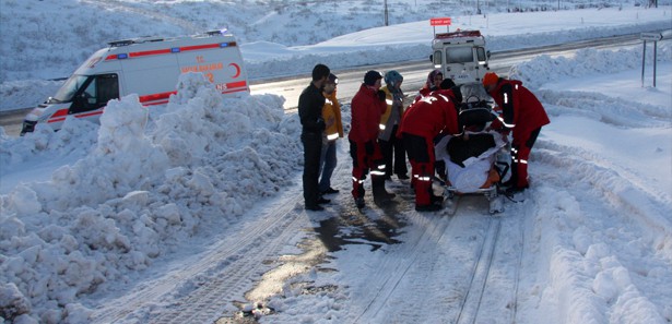 Hastalar kar motoru ile kurtarılıyor