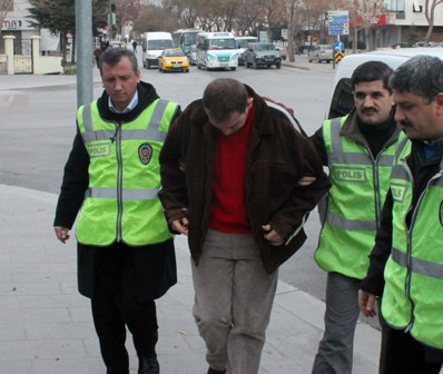 Yakalanmamak için yaralarını kendisi tedavi etmiş