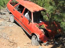 Otomobiller şarampole yuvarlandı