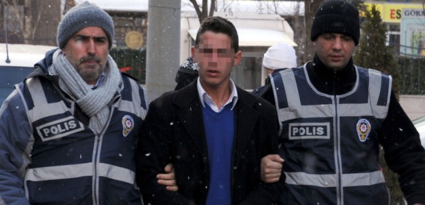 Öğrenci, öğretmenini bıçakla yaraladı