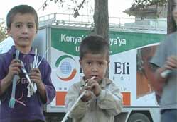 Dost ve Şefkat Eller yardıma koştu