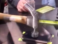 iPhone ekranını kırılmaz hale getiren koruyucu