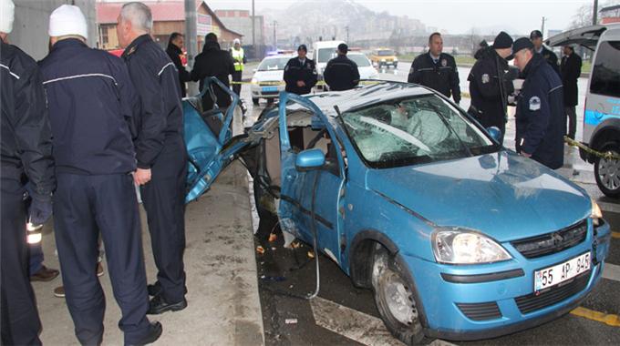 Cenaze yolunda acı kaza: 2 ölü