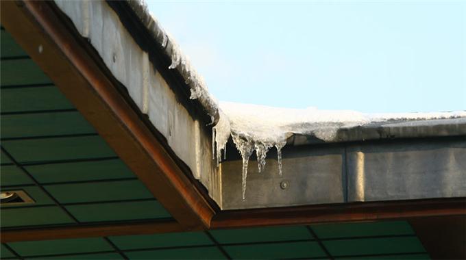 Eriyen sarkıtlar tehlike saçıyor