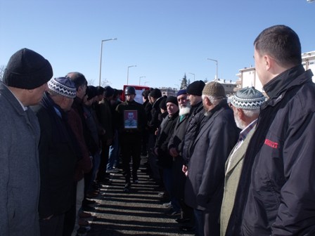 Van'da şehit olan asker toprağa verildi