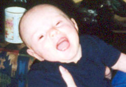 Bebek okşayan anne nelere kadir?