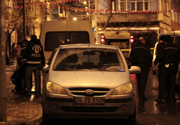 Temizlik işçisi bomba buldu