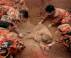 Çin'de toprak kayması: 18 ölü