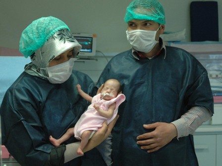 Ölür denilen 860 gramlık parmak bebek 8 kilo oldu