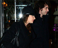 Sıla aşkıyla el ele geziyor