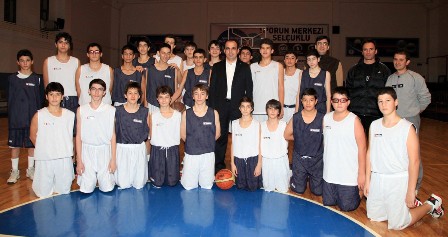 Selçuklu Belediye Başkanı Altay, basketbol altyapı takımlarını ziyaret etti