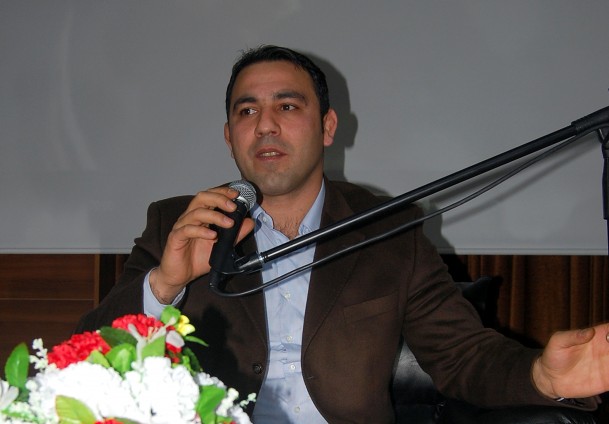 Gelin birlikte bu gemiyi yürütelim