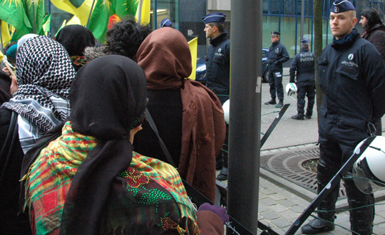 PKK yandaşları, Paris'te protesto yürüyüşü yaptı